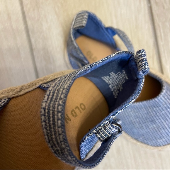 Blue and white striped 18-24 month sandals - Picture 2 of 3